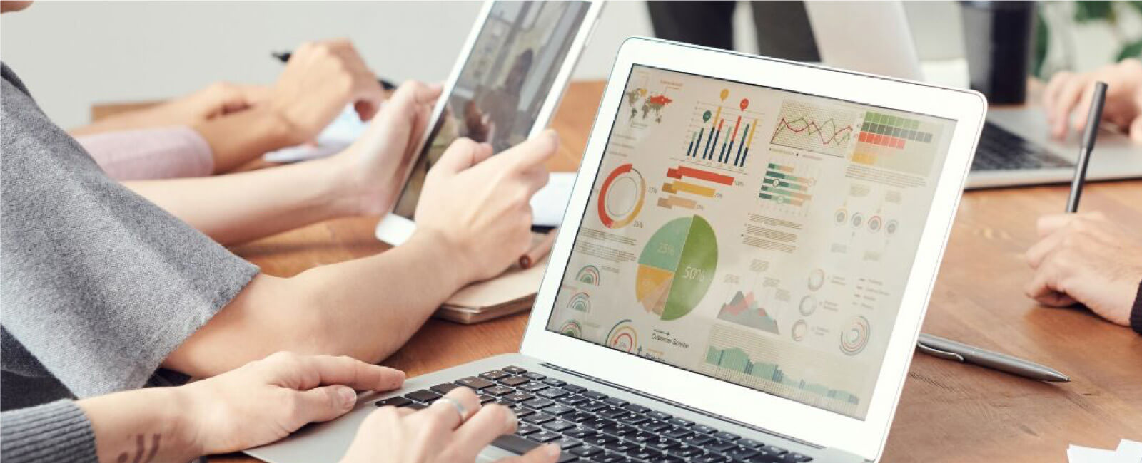 Boolea portatil con gráficos de datos